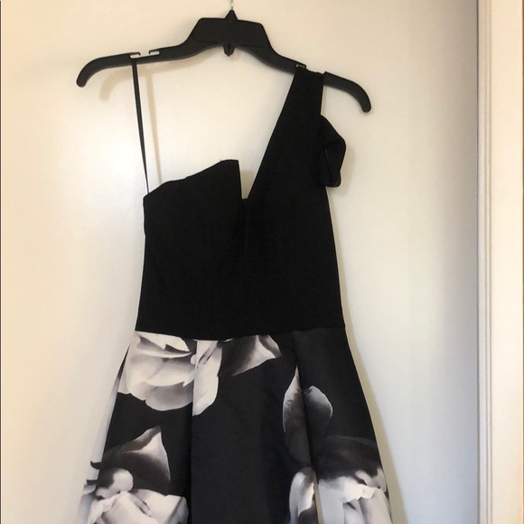 Dress 👗 - Picture 2 of 7